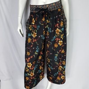 ZARA Trafaluc Womens Collection Crop Pants Medium